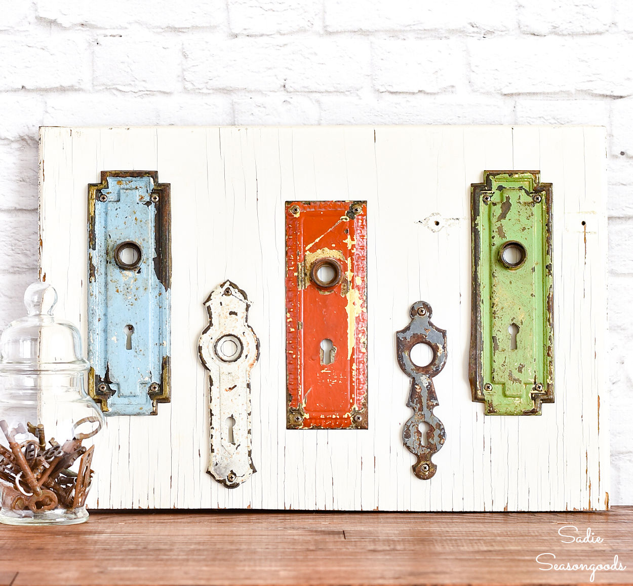 decorating the entryway with keyhole covers