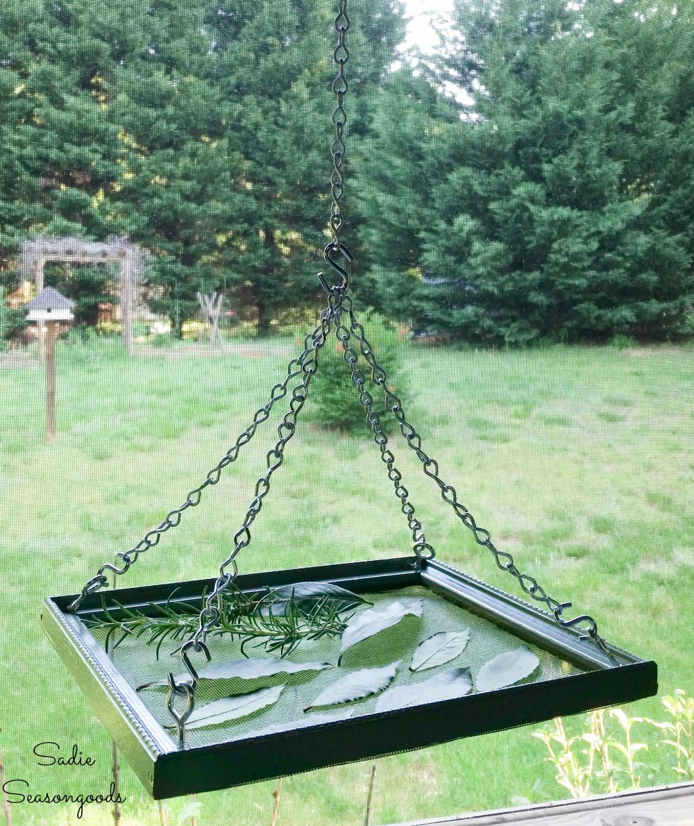 https://www.sadieseasongoods.com/wp-content/uploads/2014/05/Upcycled-picture-frame-as-an-herb-drying-rack.jpg