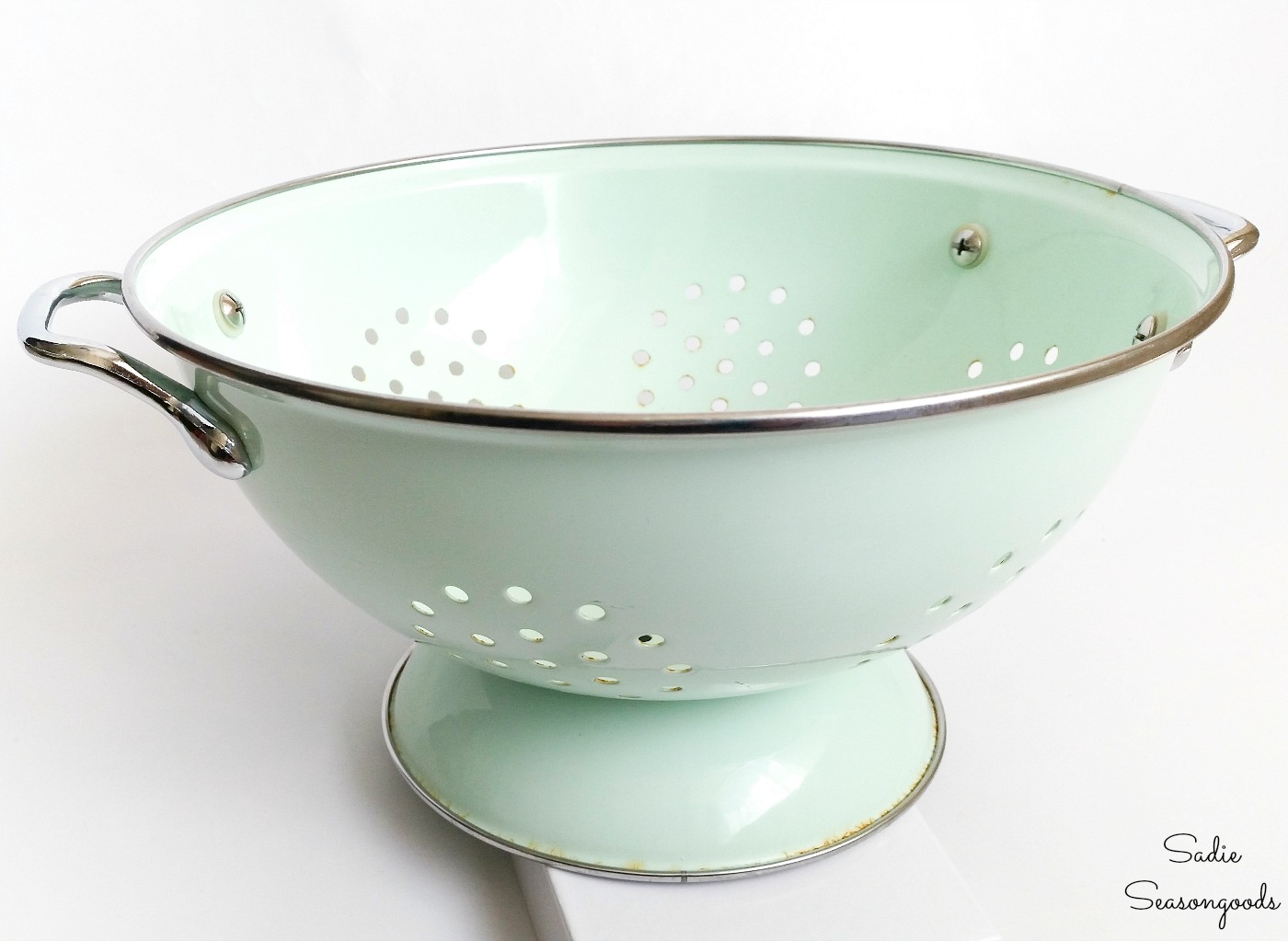 Enamel colander to be upcycled into a hanging basket and planter