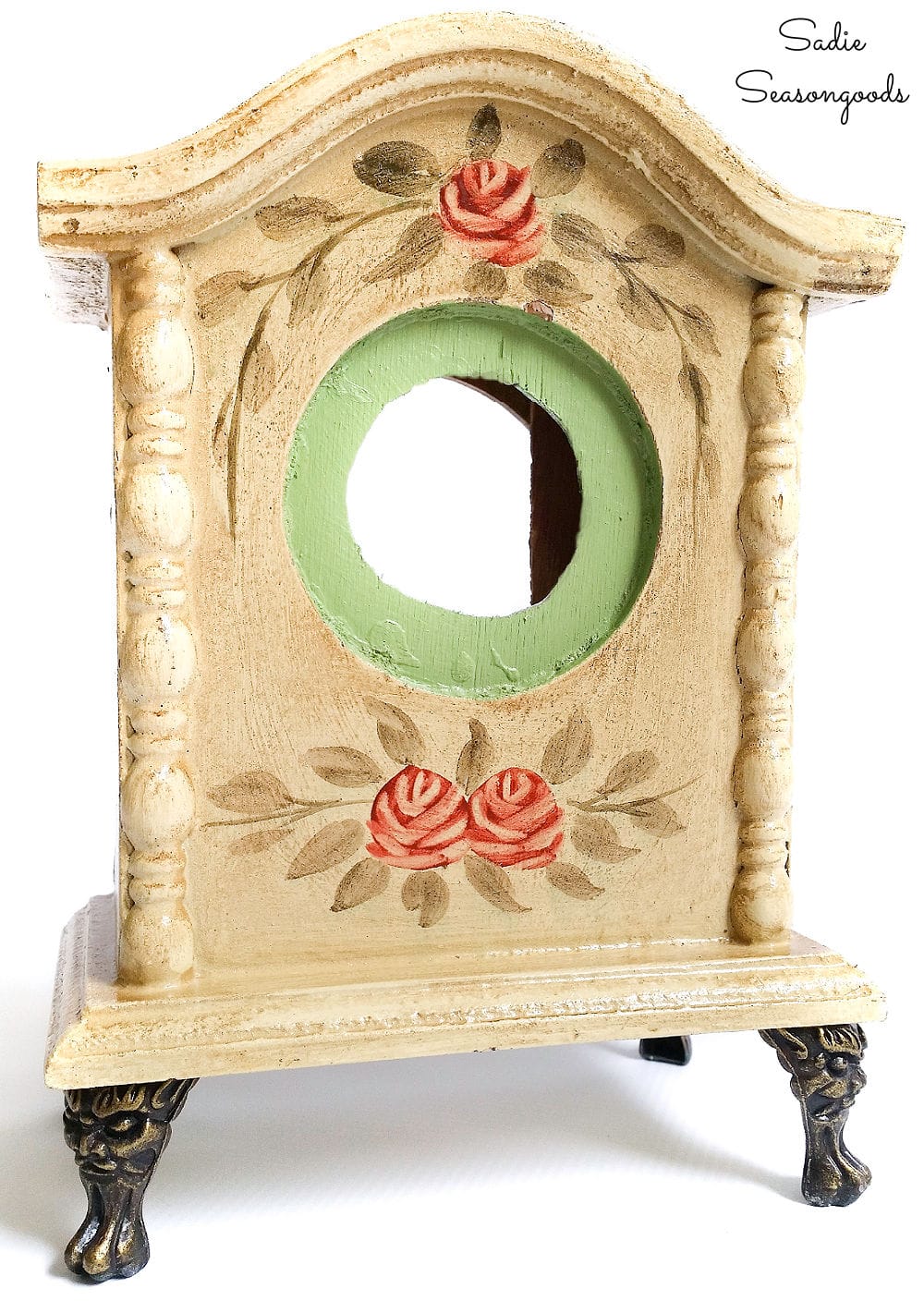 https://www.sadieseasongoods.com/wp-content/uploads/2014/09/repurposed-birdhouse-from-a-decorative-table-clock.jpg