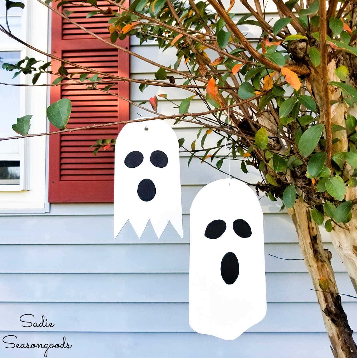 Upcycling Ideas and Projects for Halloween Ghost Decorations