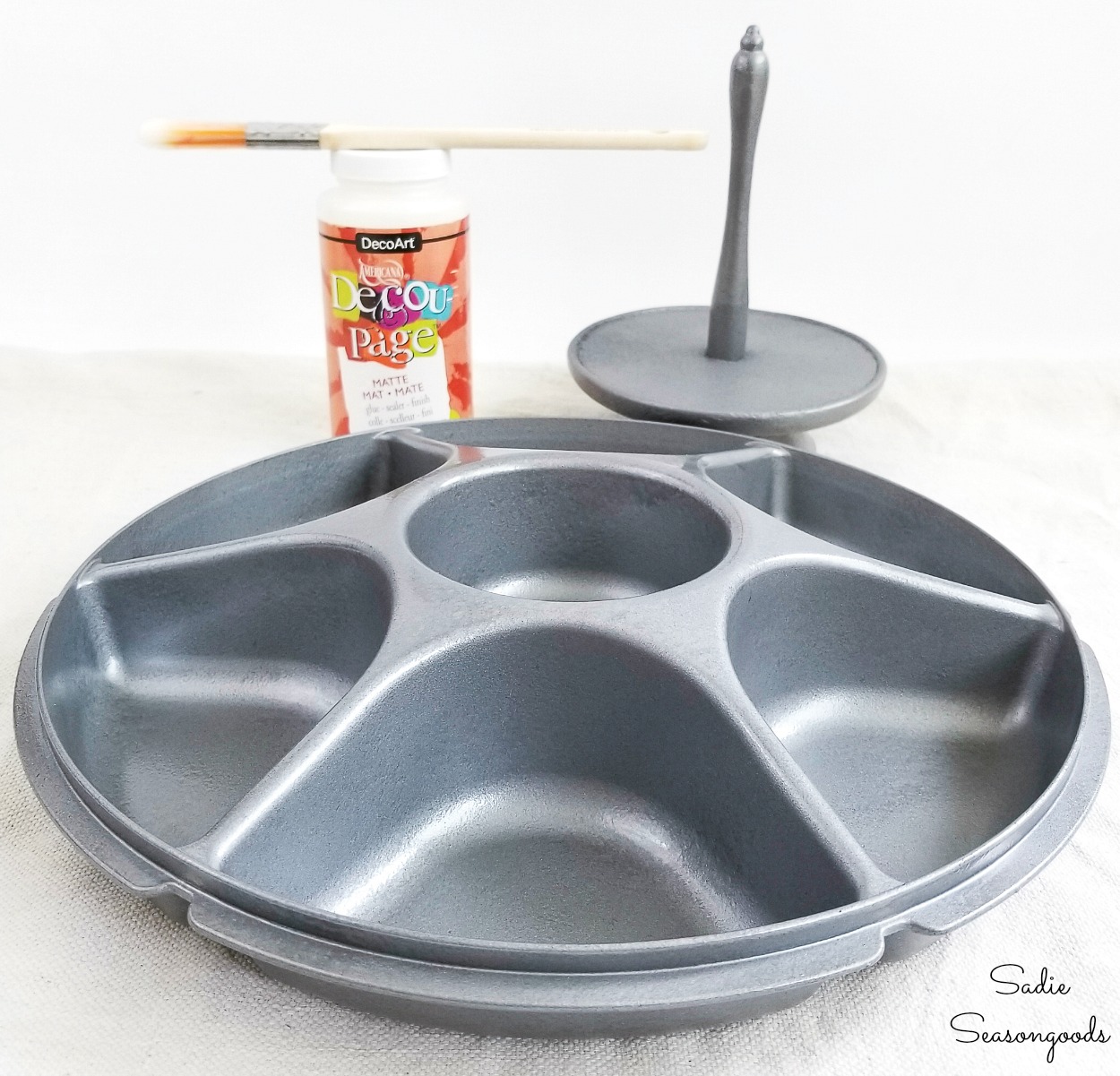 https://www.sadieseasongoods.com/wp-content/uploads/2018/06/Applying-a-flat-top-coat-to-a-small-parts-organizer-by-upcycling-a-Tupperware-veggie-tray.jpg