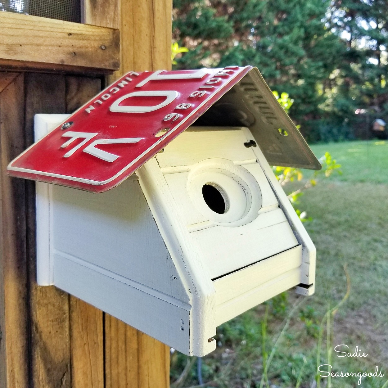 30+ Bird Craft Ideas for Upcycled Bird Feeders and Baths for Your Garden