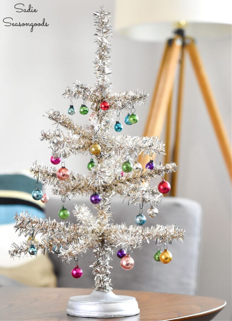 How to Make Christmas Ornament Hooks for Your Mini Ornaments