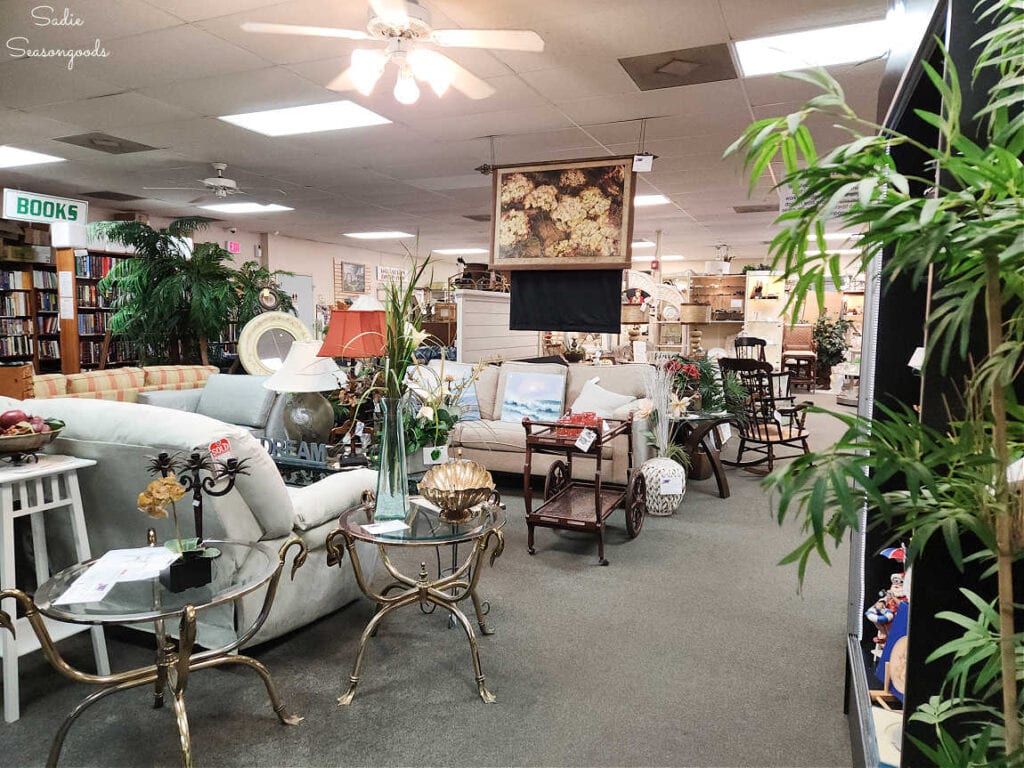 Antique and Thrift Stores in Fort Myers, FL- Lets Go Thrifting!