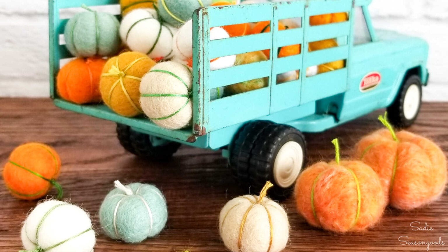 Fall Pumpkins That Are Upcycled And Repurposed   Wool Ball Pumpkins 1536x864 