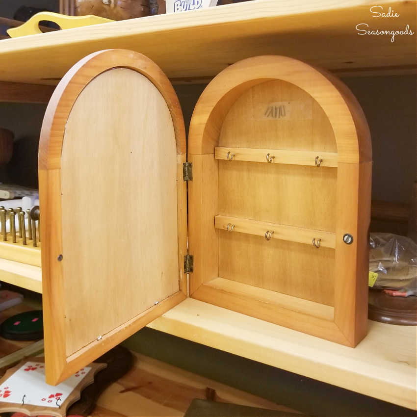 small key hook cabinet