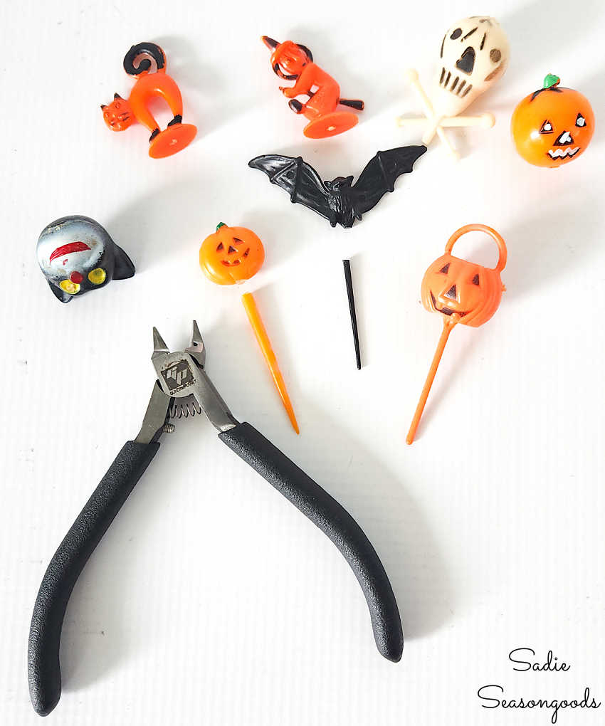 plastic nippers to clip picks off of halloween cupcake toppers