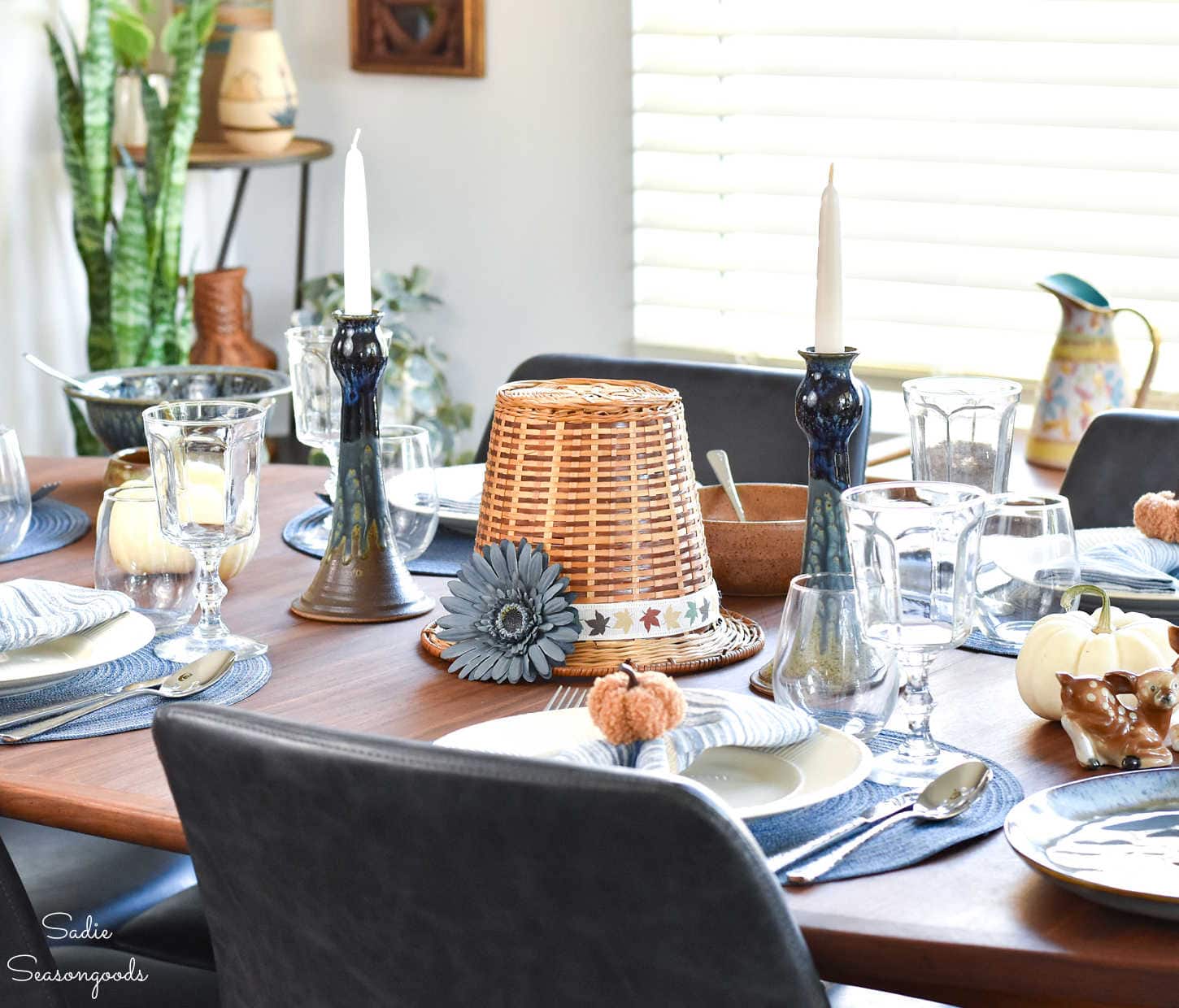 autumn tablescape in blue with a thanksgiving centerpiece